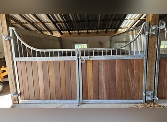 Custom-built horse stalls and accessories tailored to your wishes!