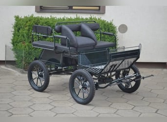 Pony wagonette with a track width of 120 cm, including 2 harnessed drivers' shafts, equipped with 4 