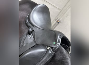 Envy Motion 17-inch dressage saddle