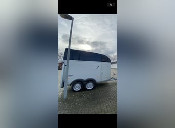 Humbaur Xanthos 2400 Hecklappe schwenkbar Sattelkammer