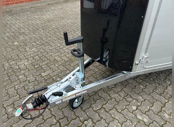 Humbaur Pferdeanhänger Xanthos Aero 2400 2,4t Sattelkammer 100km/h Black