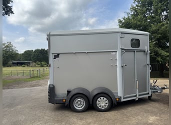 Ifor Williams Horse Trailer HB511, 2 Horses, manufactured May 2018, new TÜV, single owner