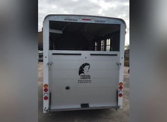 Cheval Liberte Minimax / Maxi 3 – the perfect solution for three horses, equipped with a tack room a