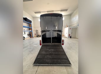 Humbaur Maximus horse trailer, built in 2015, very well maintained