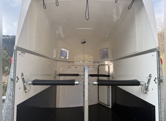 Humbaur Zephir AERO 2-Horse Trailer