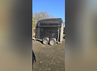 Pferdeanhänger BÖCKMANN – Baujahr 2015 – für 2 Pferde – 1. Hand