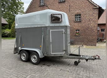 DUIS 1.5 Horse Trailer with Poly Cover