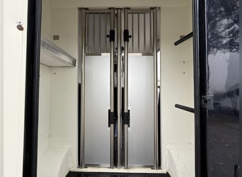 Horse transporter Renault Primero – RESERVED