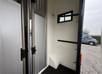 Horse transporter Renault Primero – RESERVED