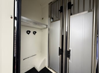 Horse transporter Renault Primero – RESERVED
