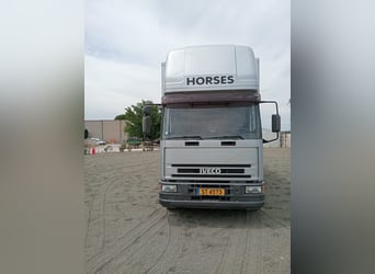 Horsebox with living quarters for 6 horses