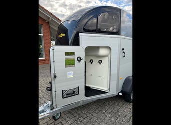 Humbaur Pferdeanhänger Xanthos Aero 2400 2,4t Sattelkammer 100km/h Black