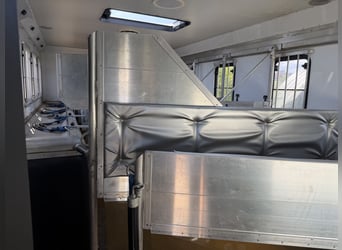 Mercedes Actros horse transporter for 6 horses with living quarters