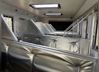 Mercedes Actros horse transporter for 6 horses with living quarters