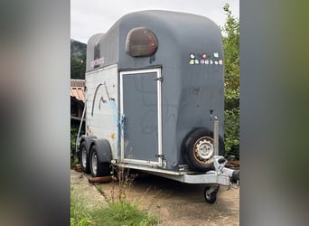 Pferdetransportanhänger für zwei Pferde