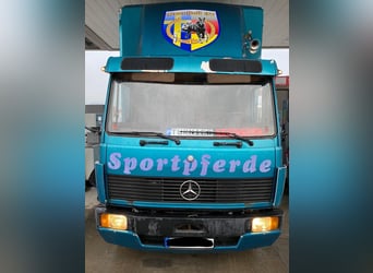 Mercedes 814 horse truck, space for 4 horses and 7 people