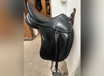 Childeric dressage saddle, 17 inch, good condition