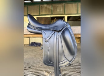 Equipe Elizabeth Dressage Saddle – 17.5” M,  Excellent Condition