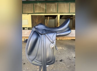 Equipe Elizabeth Dressage Saddle – 17.5” M,  Excellent Condition