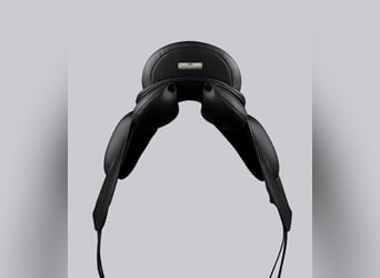 Montpellier Synthetic Dressage Saddle Black