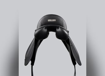 Reims Synthetic Dressage Saddle Black