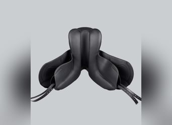 Reims Synthetic Dressage Saddle Black