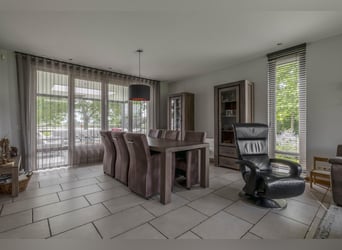 A complete equestrian facility with plenty of opportunities for the (semi)professional horse lover!