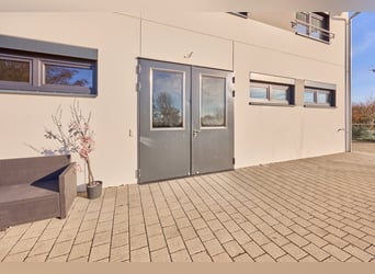 Commercial property in Herrenberg – Newly built equine clinic with multiple offices!