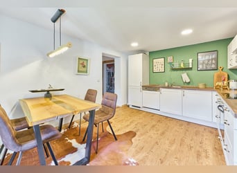 Country estate in Bavaria featuring a high-quality, privately used equestrian facility including an 