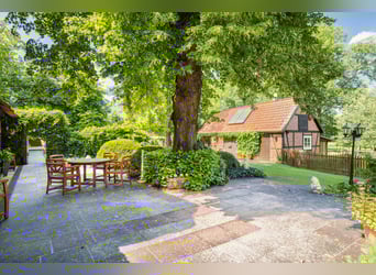 Equestrian farm and exclusive estate located 70 km southeast of Hamburg, with an optional 30 hectare