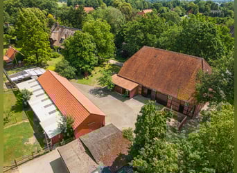 Equestrian farm and exclusive estate located 70 km southeast of Hamburg, with an optional 30 hectare
