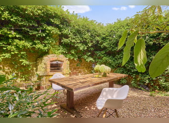 Equestrian property in the Odenwald featuring two residential houses and space for 5-10 horses!