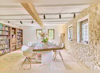 Equestrian property in the Odenwald featuring two residential houses and space for 5-10 horses!