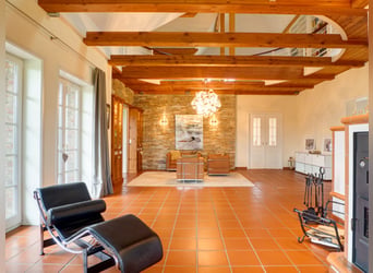 Exclusive estate with approximately 460 sqm of living space, stables, riding arena, outbuildings, an