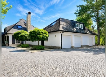 Exclusive estate with private equestrian facilities on a spacious property of approximately 24,000 m