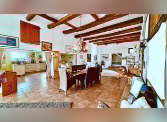 Exclusive riding facility with a spacious residence and versatile usage options in Bielefeld