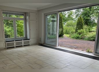 Freistehendes Gutshaus mit hochwertigen Nebengebäuden