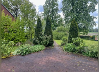 Freistehendes Gutshaus mit hochwertigen Nebengebäuden