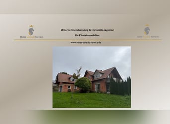 Idyllisches Landanwesen mit Wohnhaus und Stallungen in Unterfranken