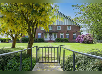 Modernized former farmstead in Belum-Kehdingbruch with pastureland and optional 69 acres of arable l