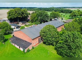 Pferdehof mit historischem Wohnensemble in der Mecklenburgischen Schweiz