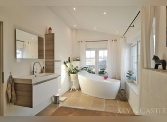 Recently renovated single-family home with horsekeeping facilities in Oberkrämer