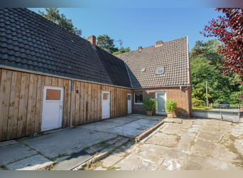 Single-family house with garage, horse stable, and riding arena in the Metelener Heide for sale
