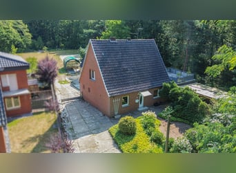 Single-family house with garage, horse stable, and riding arena in the Metelener Heide for sale