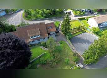 Stilvolles Landhaus mit Pferdestallung und Dressurplatz in ruhiger Lage nahe Basel