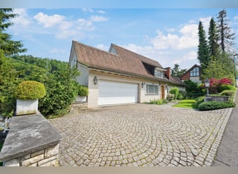 Stilvolles Landhaus mit Pferdestallung und Dressurplatz in ruhiger Lage nahe Basel
