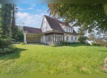 Stilvolles Landhaus mit Pferdestallung und Dressurplatz in ruhiger Lage nahe Basel