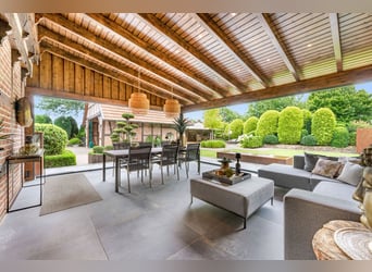 Suitable for horses and impressive: Farm estate with two residential buildings and extensive land cl