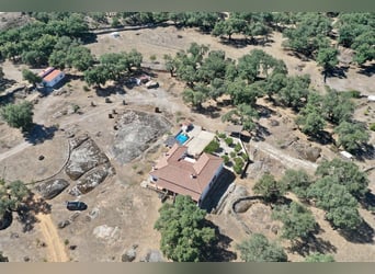 Voll ausgestattetes Landhaus mit Swimmingpool