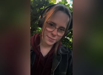 Hey, Reitbeteiligung gesucht. Ich reite seit 2018. Bereich: Dressur (Wunsch: evtl. Springen lernen)